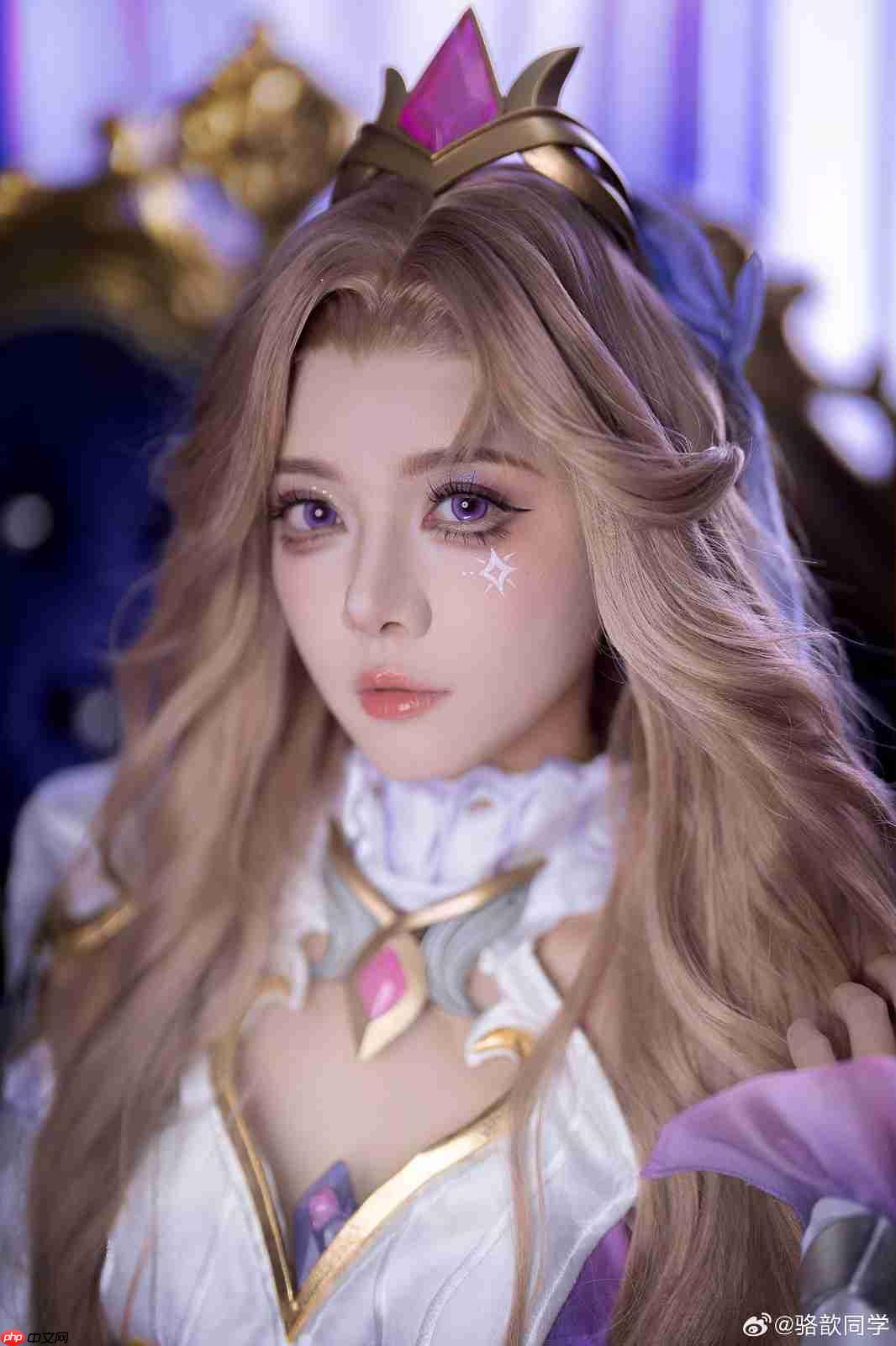 《LOL》主持人骆歆Cos水晶玫瑰女警 太美了