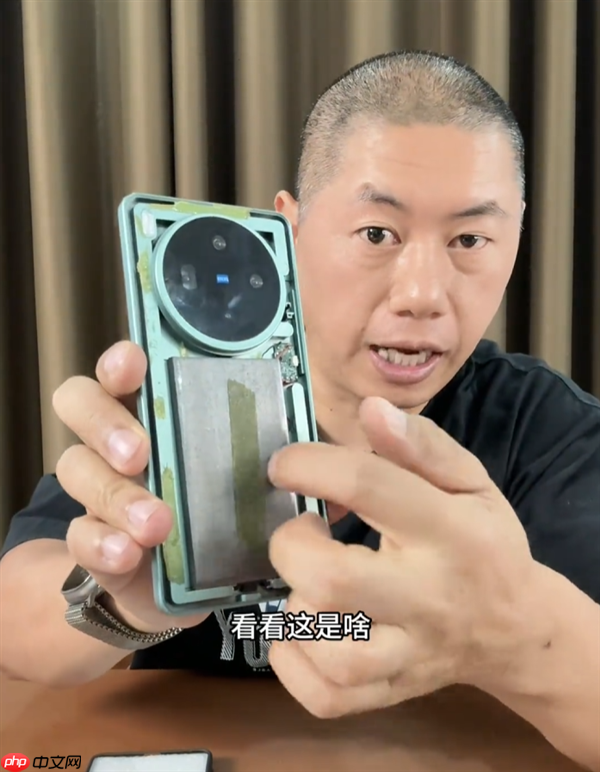 博主实测购买100块一台的智能手机：纯纯诈骗 屏幕只会亮没电图标