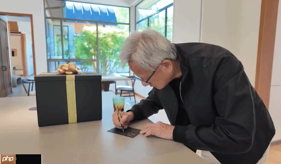 英伟达将为人形机器人推"新大脑"！黄仁勋亲笔签名预告贺卡