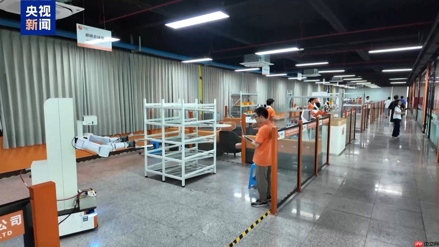 中国战队备战 2025 世界人形机器人运动会,展示“毫米级”操作