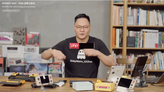 AYANEO展示多款新形态设备:首款双屏翻盖安卓掌机