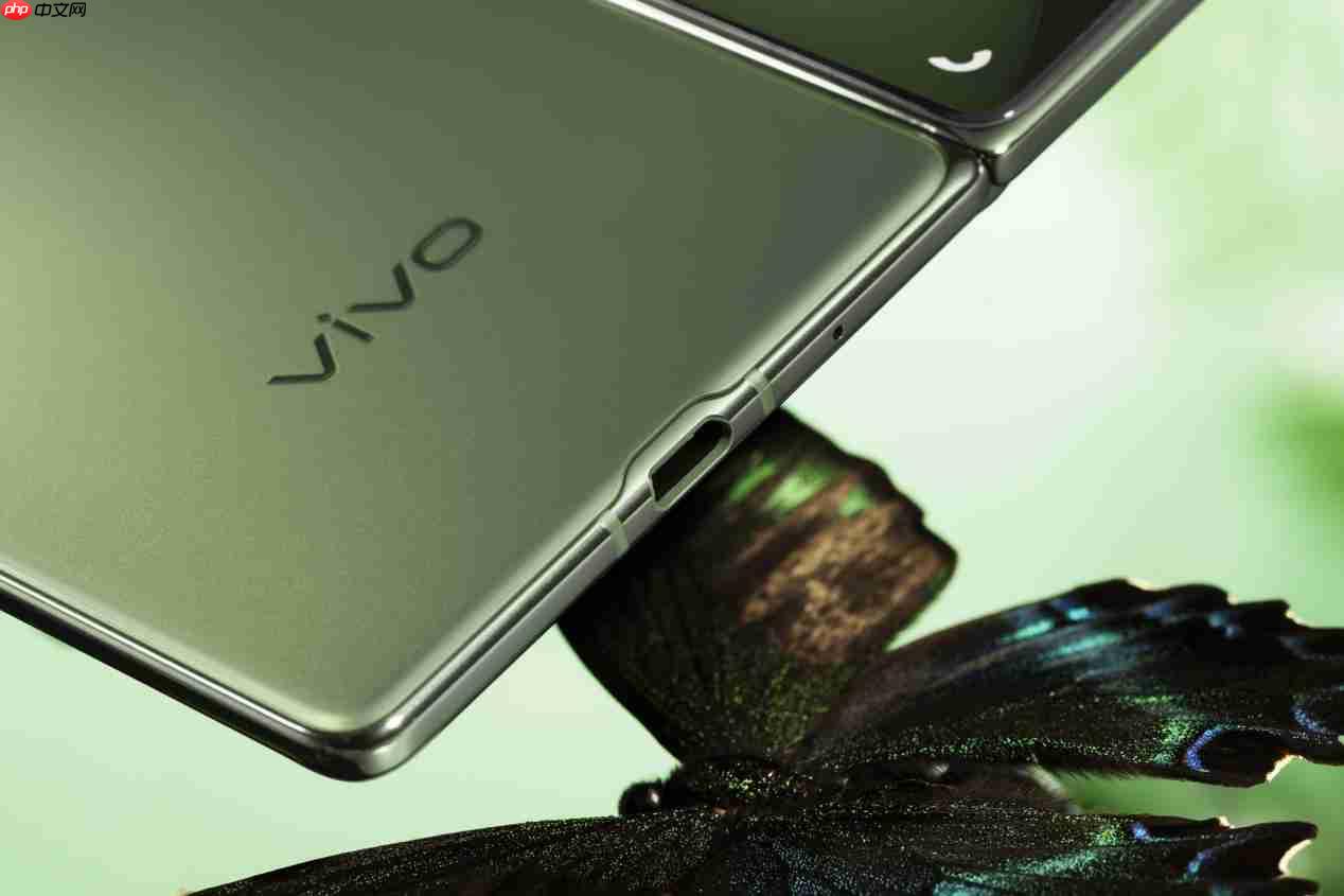 刷新全球大折叠手机的最轻纪录!vivo X Fold5更轻、更薄、更强!