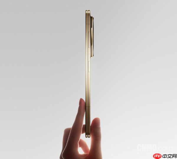 荣耀Magic V3系列销量数据曝光 两款总计达62.4万台!