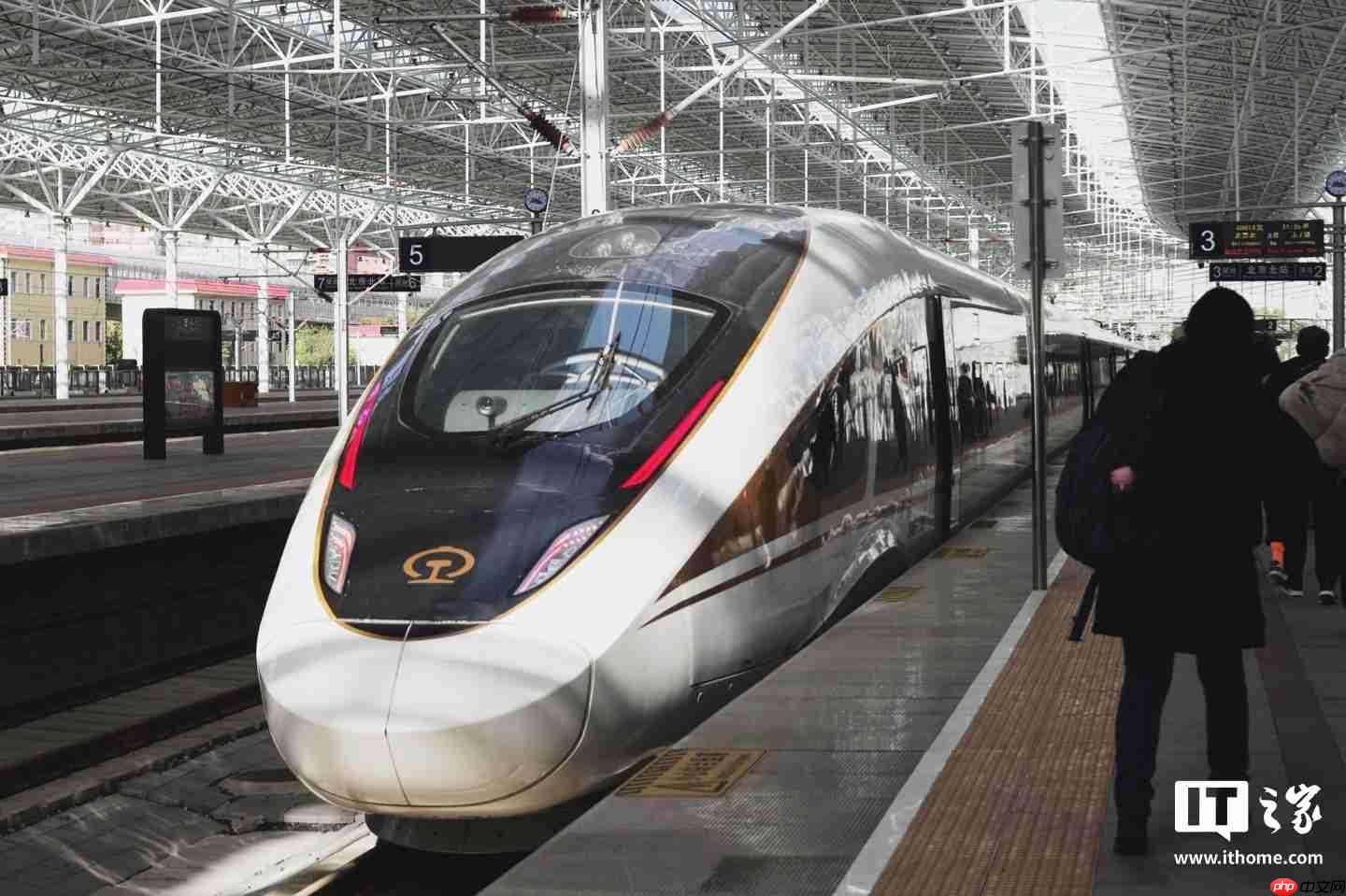 2025 年全国铁路暑期运输 7 月 1 日启动：预计发送旅客 9.53 亿人次，同比增长 5.8%