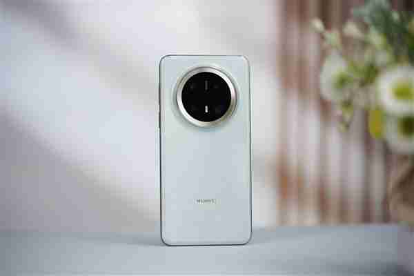 最新安卓手机好评榜出炉：华为Mate 70 Pro+稳居榜一