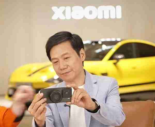 雷军展示小米15“模块光学系统”：磁吸外挂M43传感器+35mm镜头