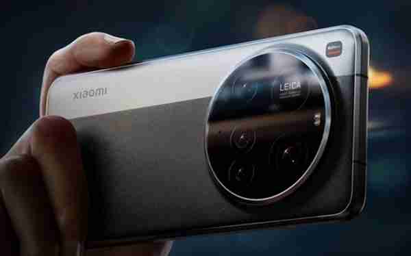 秒变真·徕卡相机!小米15 Ultra专业摄影手柄曝光:经典黑红配色