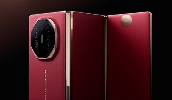 三折叠亮相!华为Mate XT非凡大师登上春晚