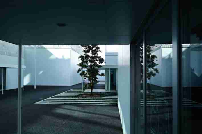 佳能发布恒定F2.8光圈轻量化超广角变焦镜头RF16-28mm F2.8 IS STM