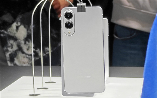 三星Galaxy S25 Edge官宣:超薄骁龙8至尊版旗舰 剑指iPhone 17 Air