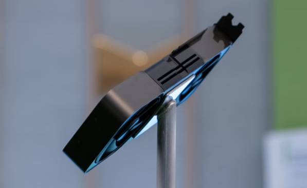 50系列显卡实体抢先看:公版纤薄高雅 非公版硕大无比