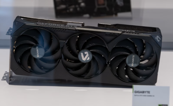 50系列显卡实体抢先看:公版纤薄高雅 非公版硕大无比