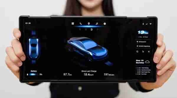 外形梦幻！三星CES大秀卷轴屏和折叠屏