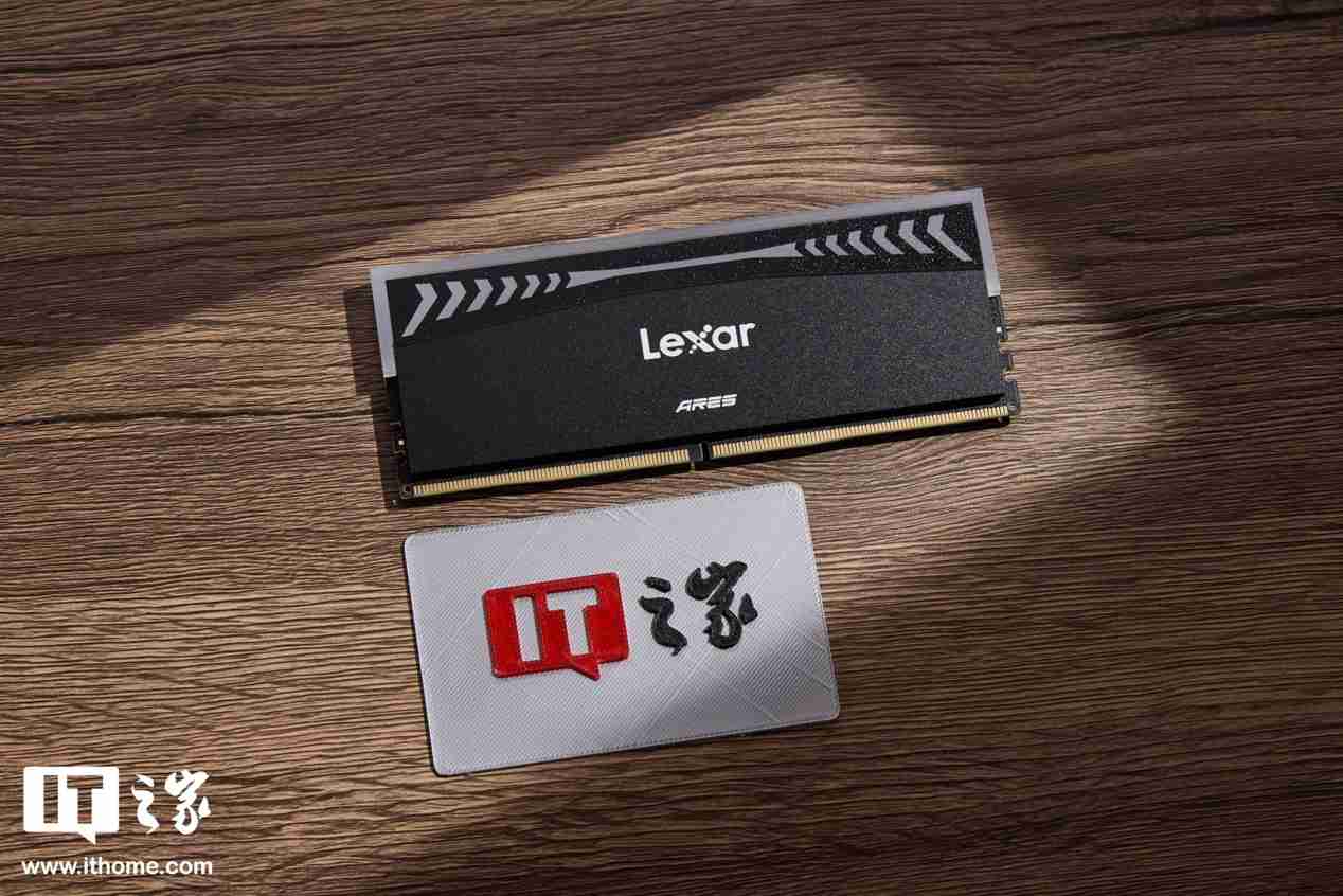 雷克沙战神之翼 ARES RGB DDR5 6000 C26 内存图赏：黑白撞色，AMD 平台性能战神