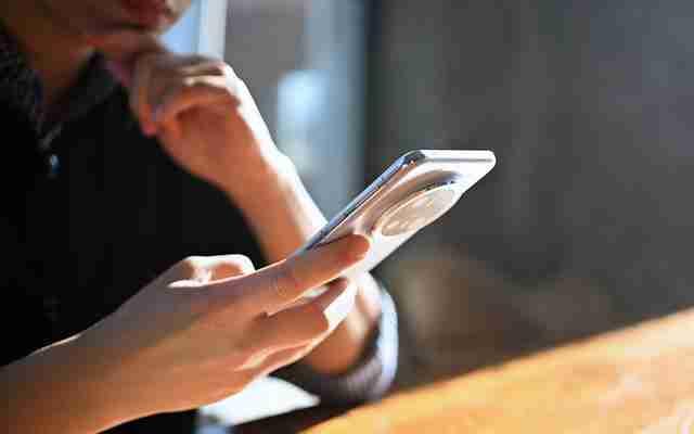 华为Mate 70 Pro拍照怎么样?红枫原色表现出色,96mm长焦彪悍