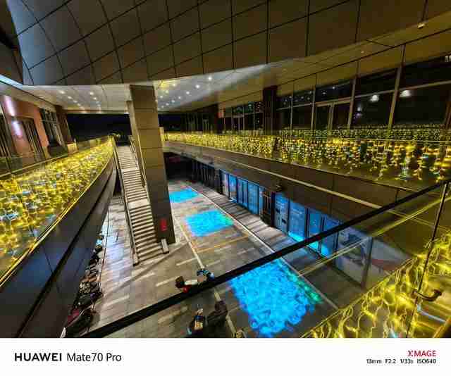 华为Mate 70 Pro拍照怎么样?红枫原色表现出色,96mm长焦彪悍