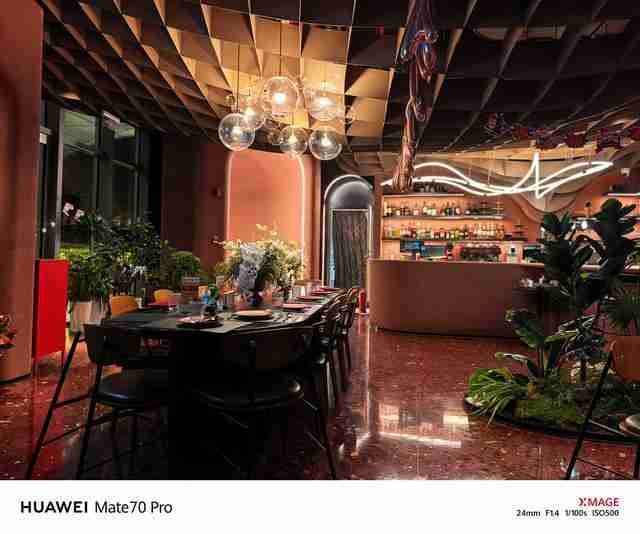 华为Mate 70 Pro拍照怎么样?红枫原色表现出色,96mm长焦彪悍