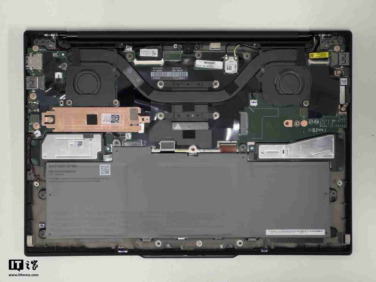 986g 超轻 AI PC 酷睿 Ultra 本,联想 ThinkPad X1 Carbon 2025 Aura 评测