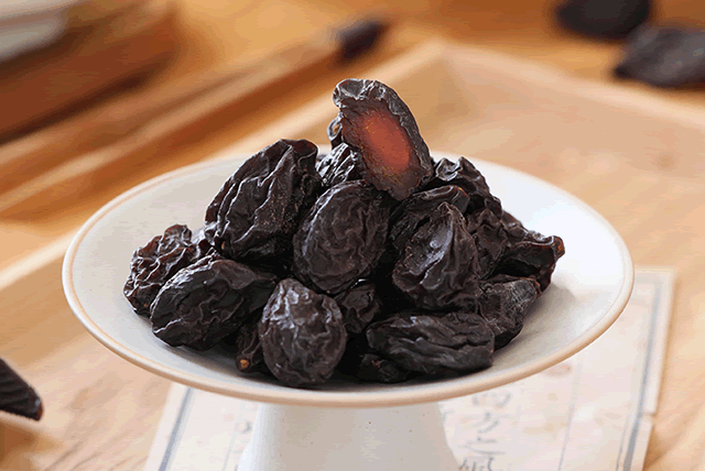 西梅干要洗了再吃吗 西梅干的正确吃法