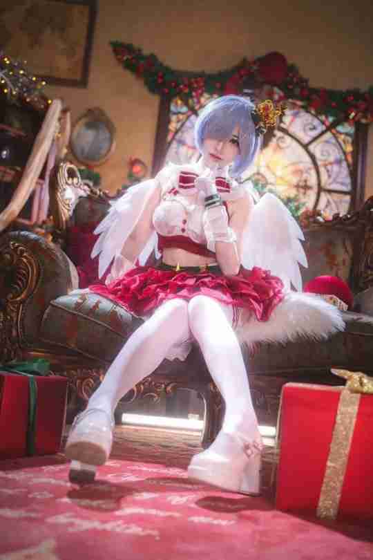 雷姆圣诞节COS，白丝萌妹，简直太爱了