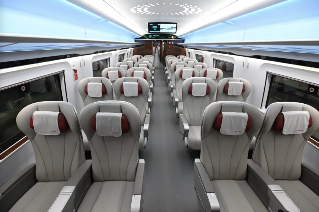 运营时速 400 公里全球最快,我国 CR450 动车组样车内饰、坐席等设计公布