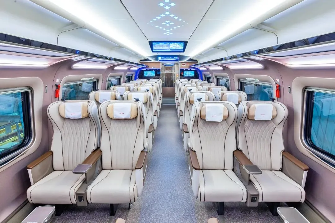 运营时速 400 公里全球最快,我国 CR450 动车组样车内饰、坐席等设计公布