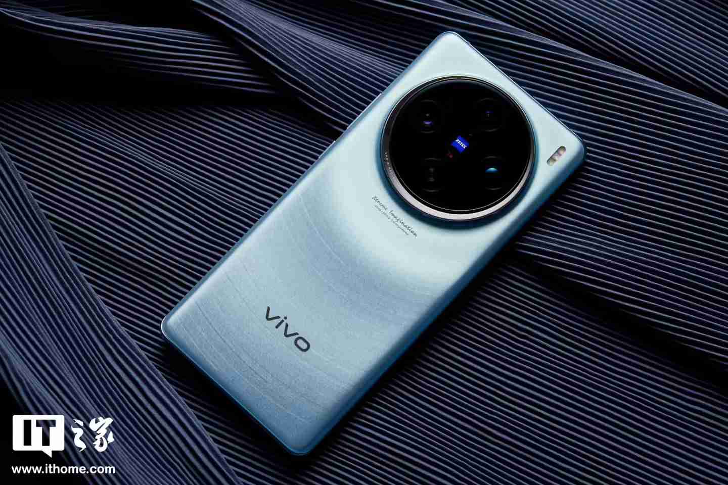 vivo X100 Pro 手机获 OriginOS 5 15.1.8.22 尝鲜升级:优化相机变焦性能,新增小窗简洁模式