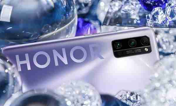 荣耀GT亮相:复刻荣耀30系列经典大LOGO设计