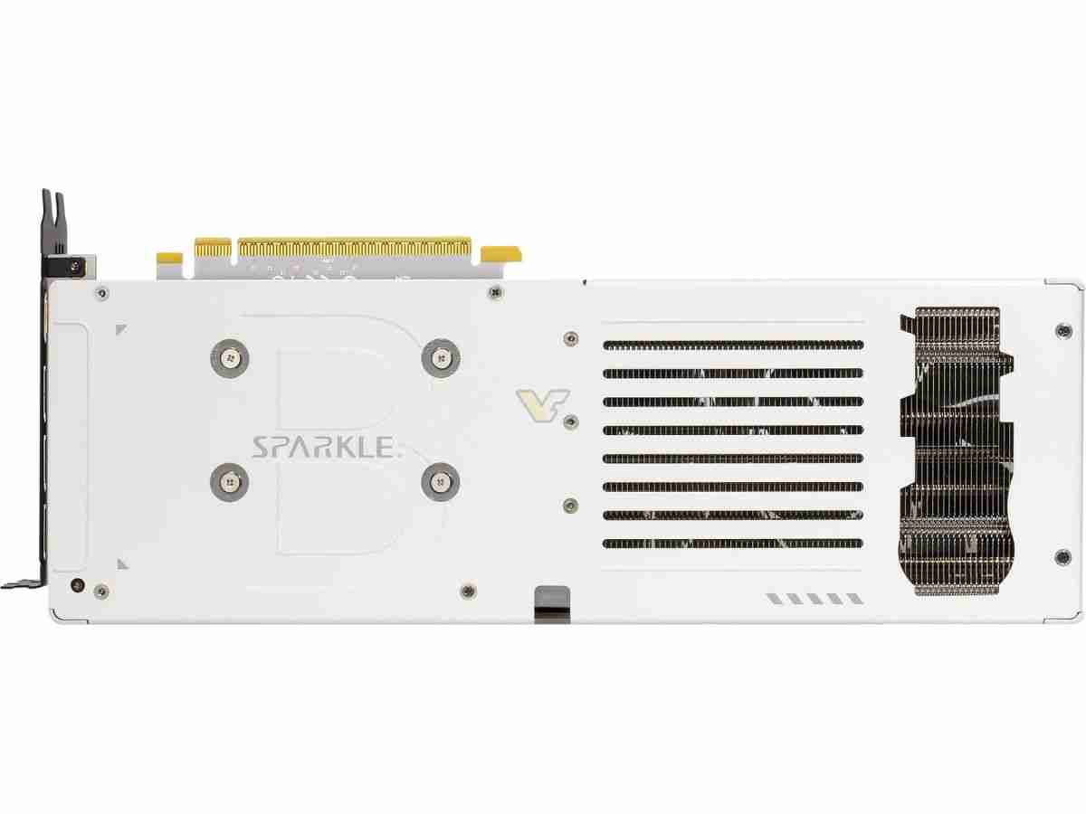 撼与锐炫 B580 TITAN LUNA 显卡曝光:纯白配色,出厂超频