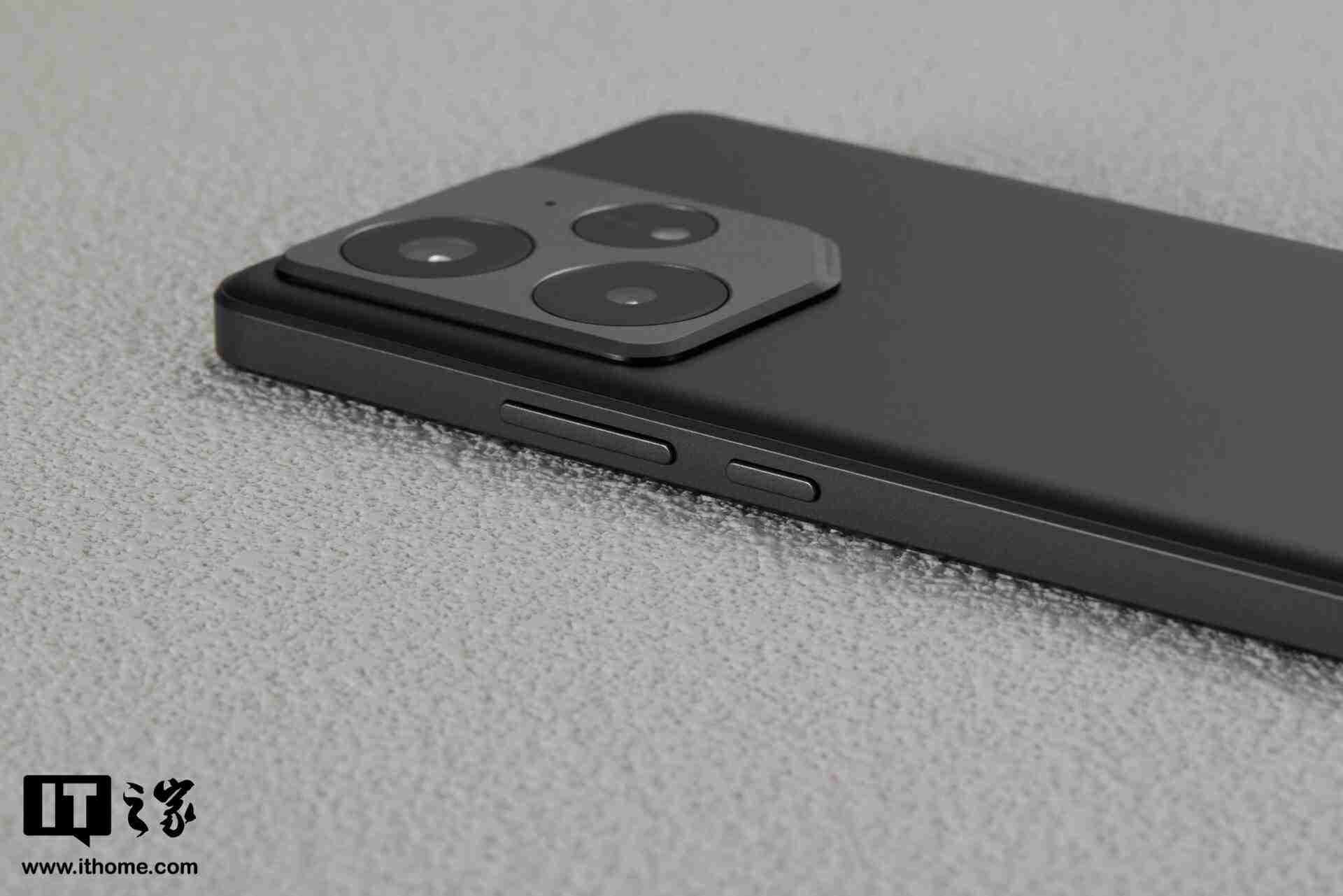 真我 Neo7 图赏:8.5mm 机身内竟塞进 7000mAh 大电池