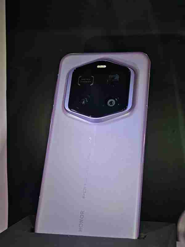 华为Mate 70 RS对手!荣耀Magic7 RSR 保时捷设计本月发:真机图来了