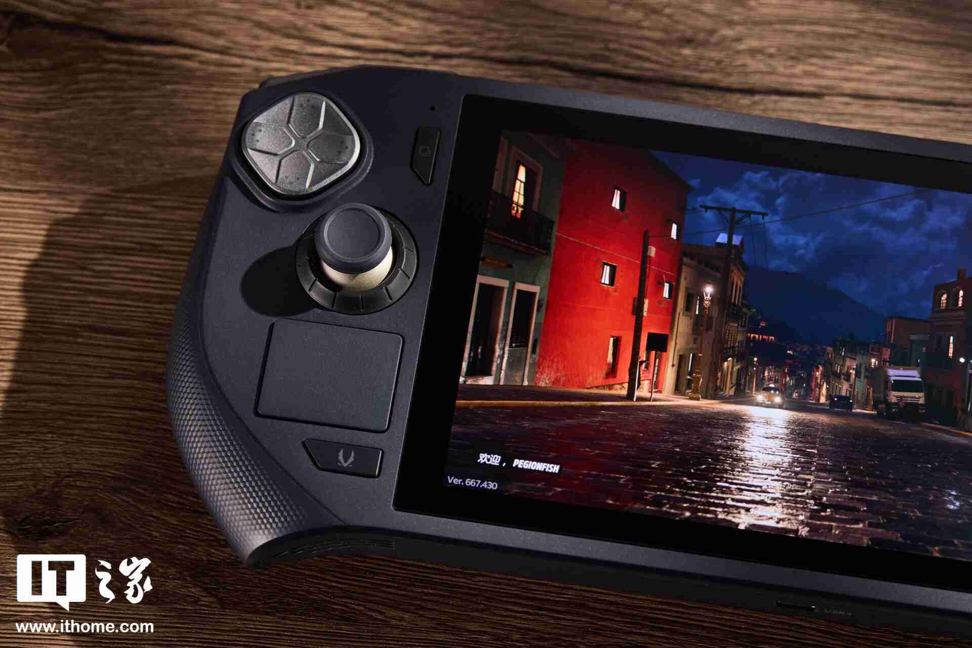 索泰 ZONE 游戏掌机图赏:120Hz AMOLED 屏、拨动式轮盘、双触控板、二段式扳机