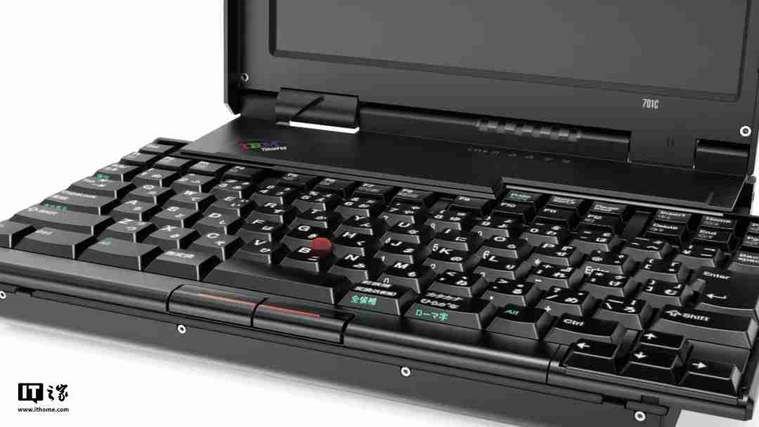 联想展示“AI 定制”1995 年经典款 ThinkPad 701C 蝴蝶机:换装酷睿 i7,内嵌个人智能体“小天”