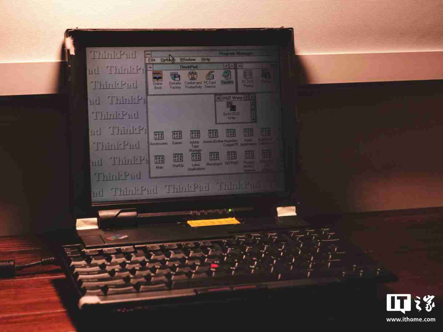 联想展示“AI 定制”1995 年经典款 ThinkPad 701C 蝴蝶机:换装酷睿 i7,内嵌个人智能体“小天”