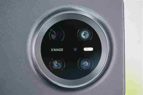 手感绝佳小直屏!华为Mate 70曜石黑图赏