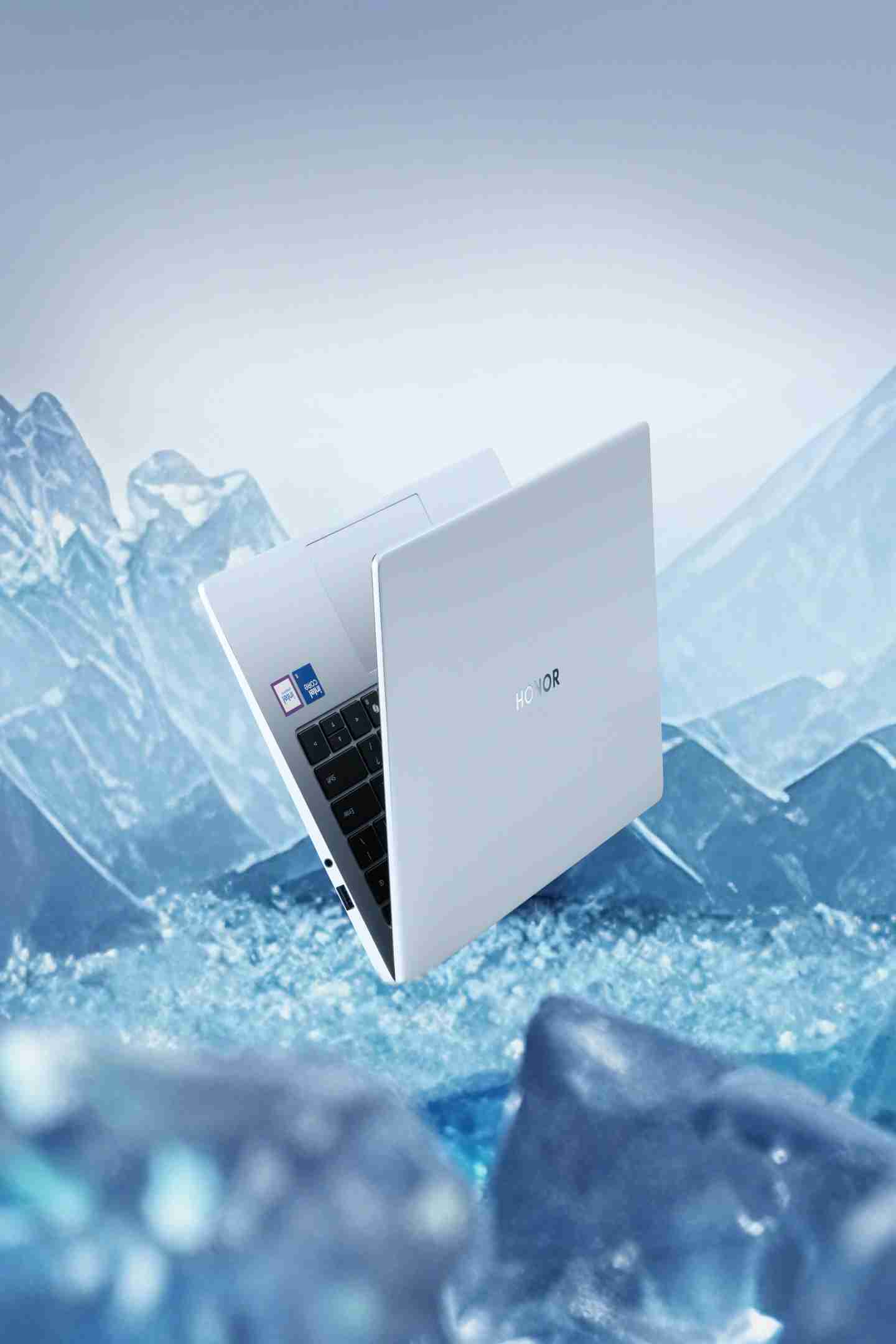 荣耀笔记本 X Plus 全新配色“浅海蓝”外观细节公布,提供 Type-C、HDMI 等接口