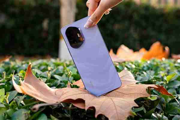 荣耀300系列跑分泄露:疑采用骁龙8 Gen3降频版