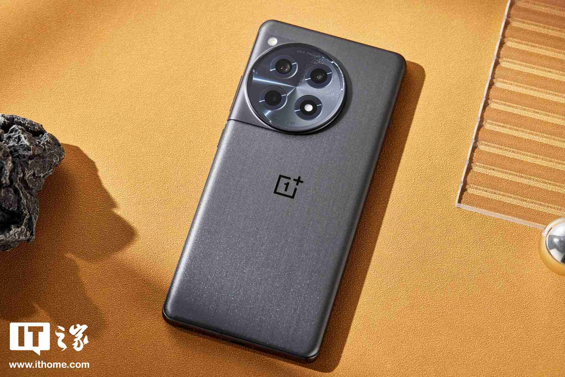 首次双杯齐发,一加 Ace 5 系列新机官宣“下月见”