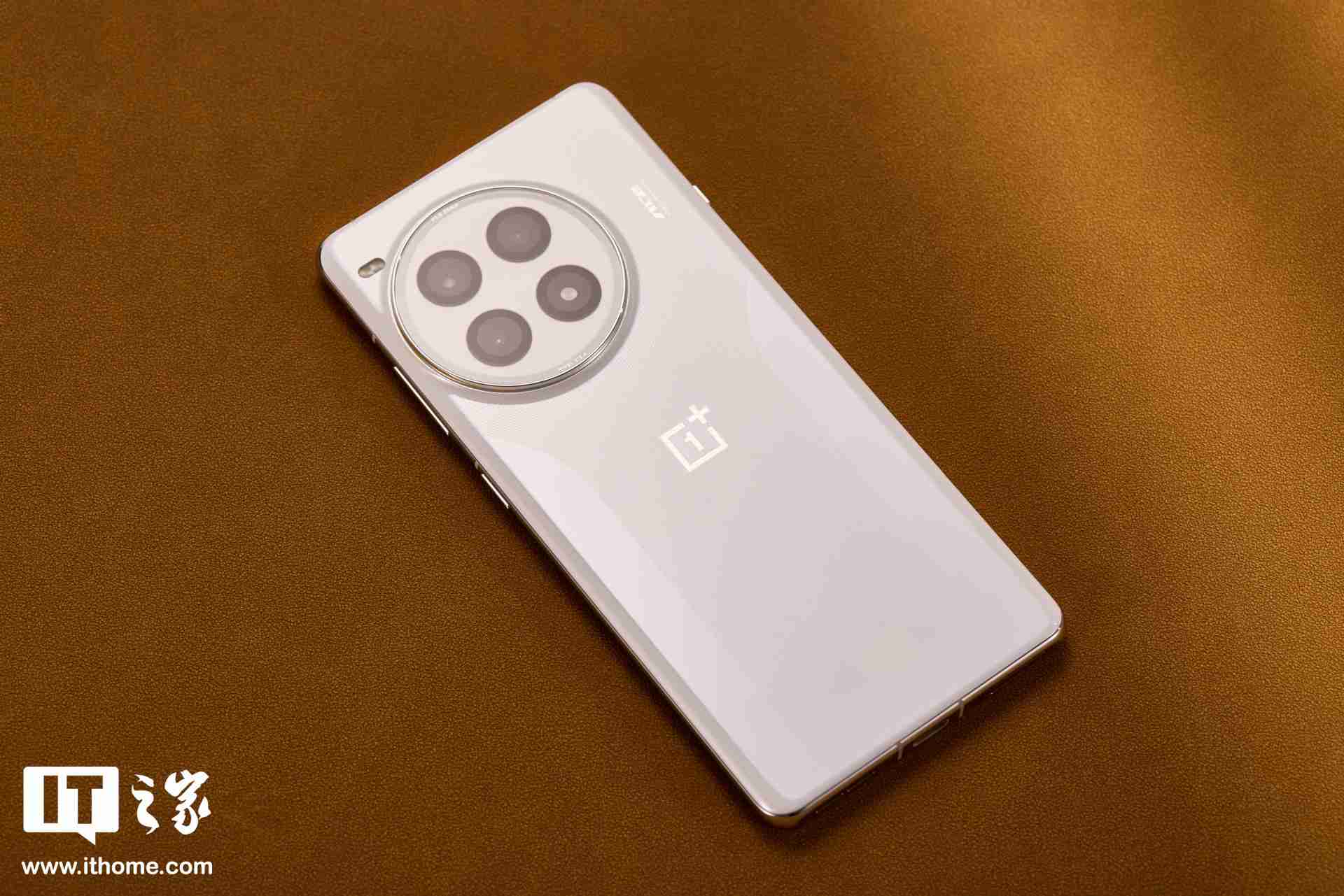 首次双杯齐发,一加 Ace 5 系列新机官宣“下月见”