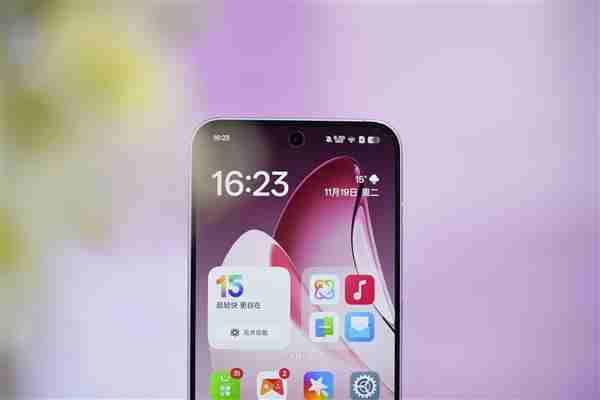 翅膀纹理灵动吸睛！OPPO Reno13图赏