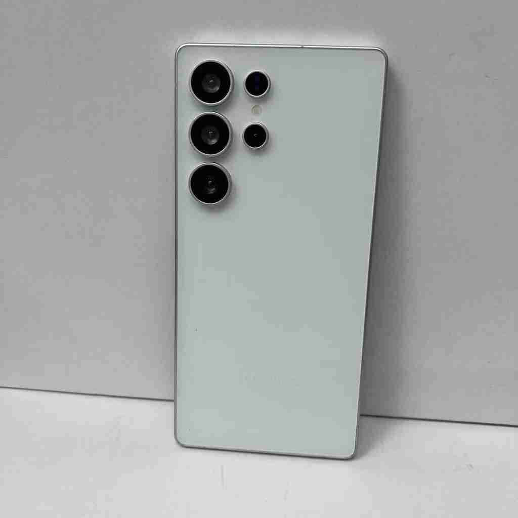 三星 Galaxy S25 Ultra 手机机模照再曝光：直屏 + 方正机身