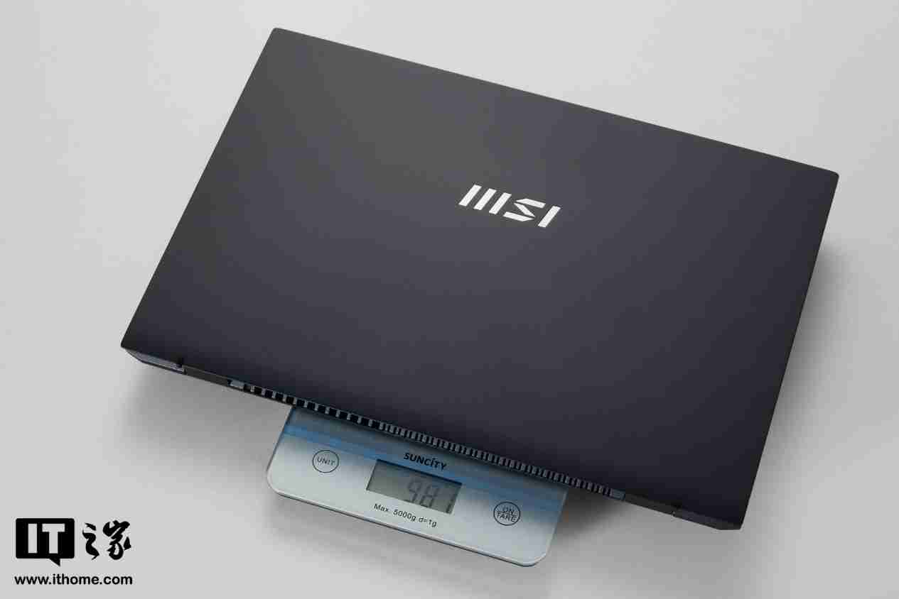 【IT之家开箱】微星尊爵 13 AI+ Evo 2024 图赏:990g 极致轻薄本