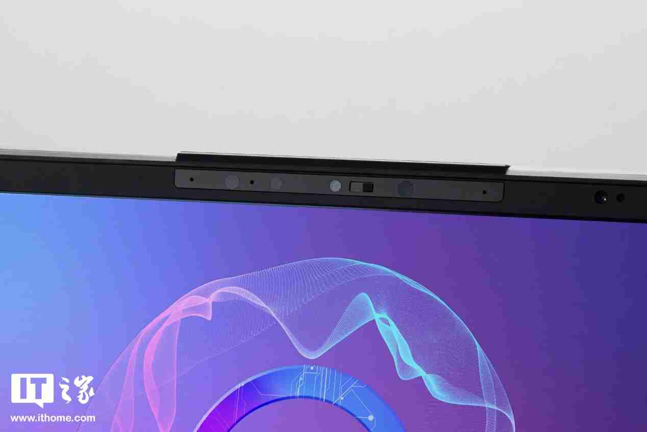 【IT之家开箱】微星尊爵 13 AI+ Evo 2024 图赏:990g 极致轻薄本