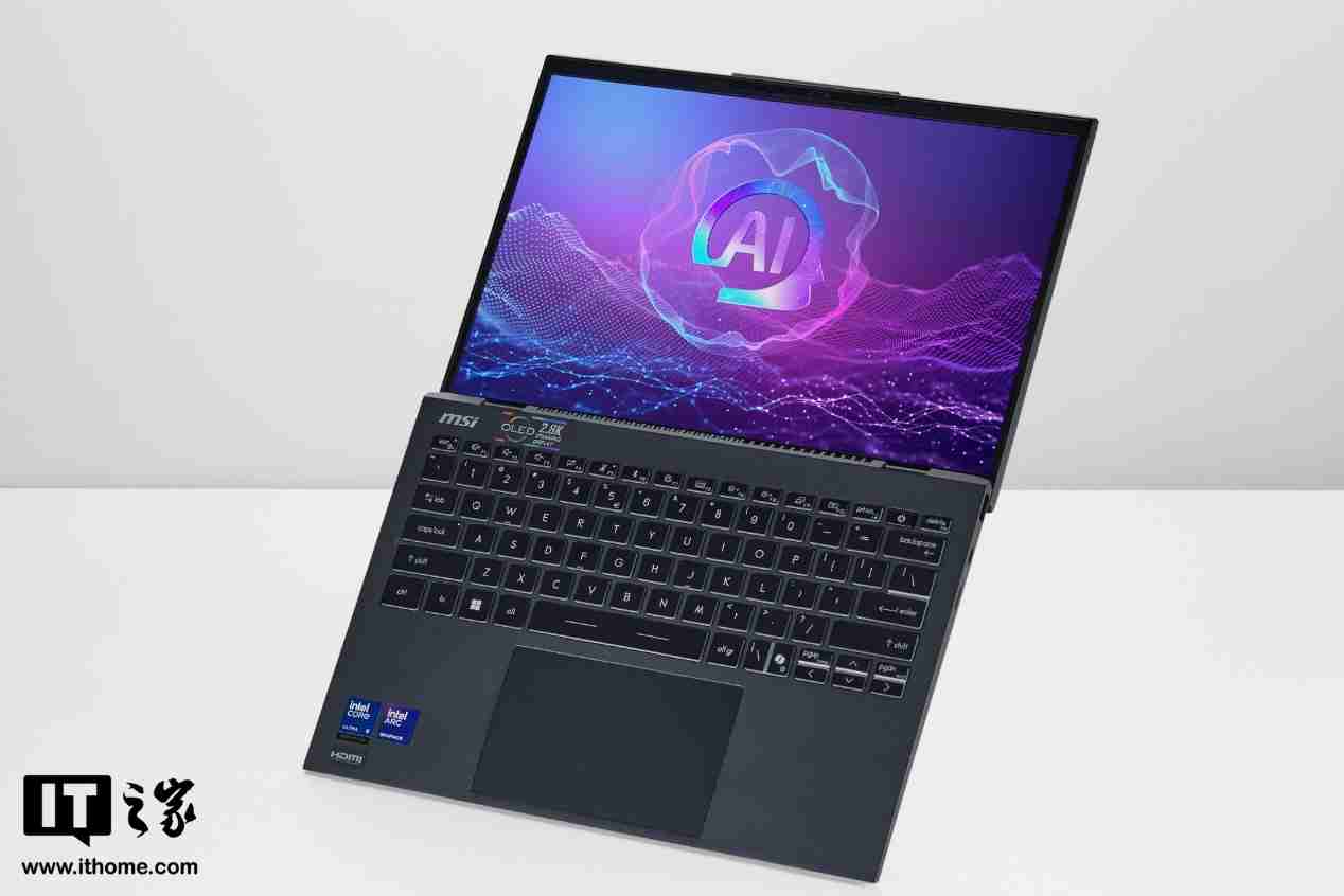 【IT之家开箱】微星尊爵 13 AI+ Evo 2024 图赏:990g 极致轻薄本