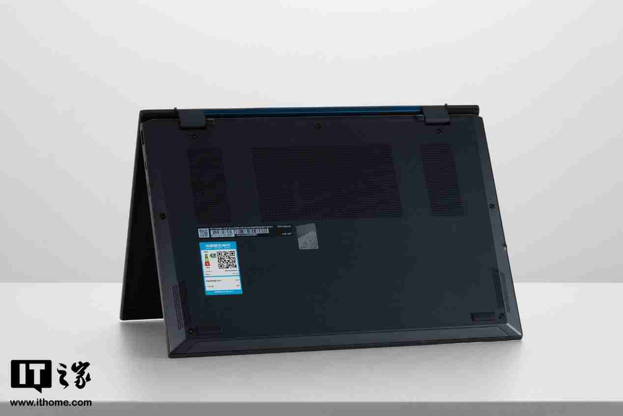 【IT之家开箱】微星尊爵 13 AI+ Evo 2024 图赏:990g 极致轻薄本