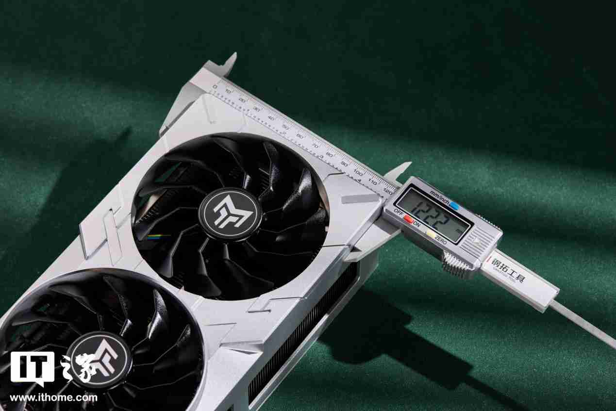 影驰 GeForce RTX 4070Ti SUPER 金属大师 Plus OC 评测:好散热榨干每一丝性能