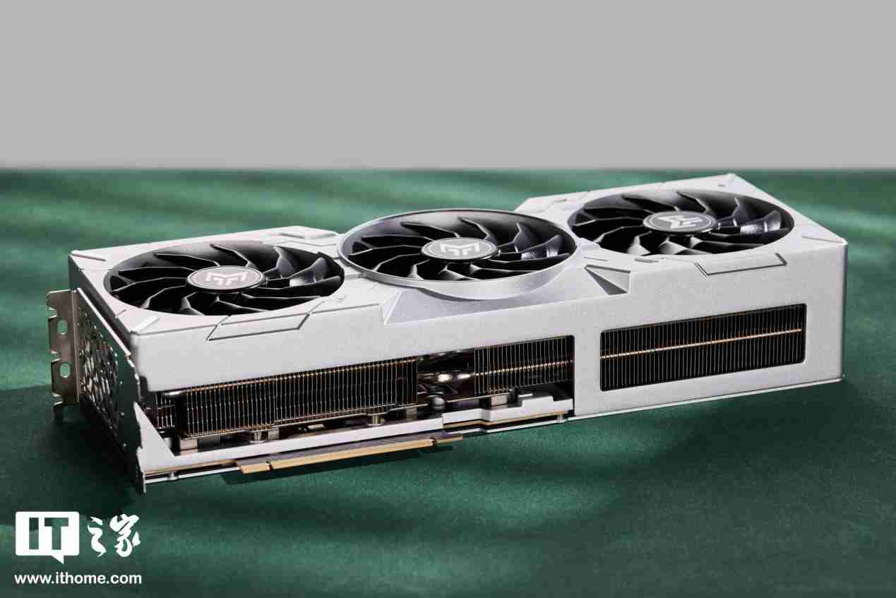 影驰 GeForce RTX 4070Ti SUPER 金属大师 Plus OC 评测：好散热榨干每一丝性能