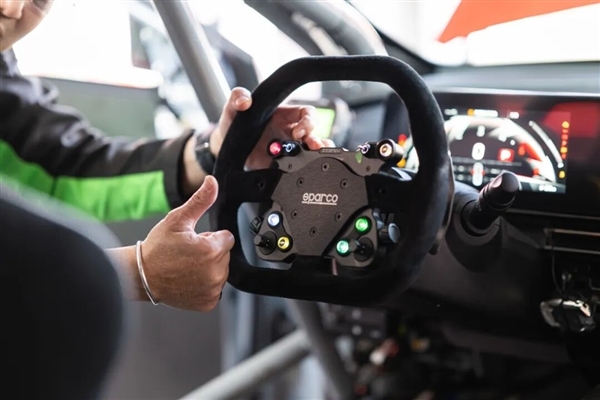 国产最强2.0T零百5.7秒!广汽传祺影豹R N1赛车上市:9.8万起