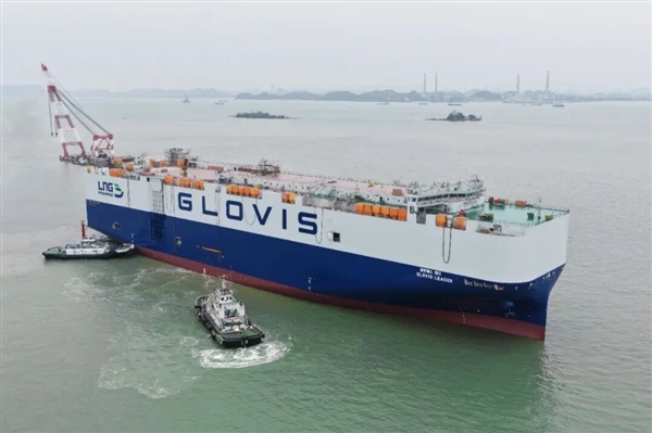 能装10800辆!国内建造的最大汽车运输船出坞