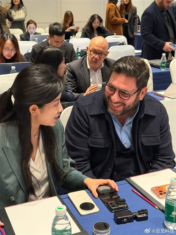 要跟华为小米三分天下！追觅手机晒大量外观图：支持模块化配件